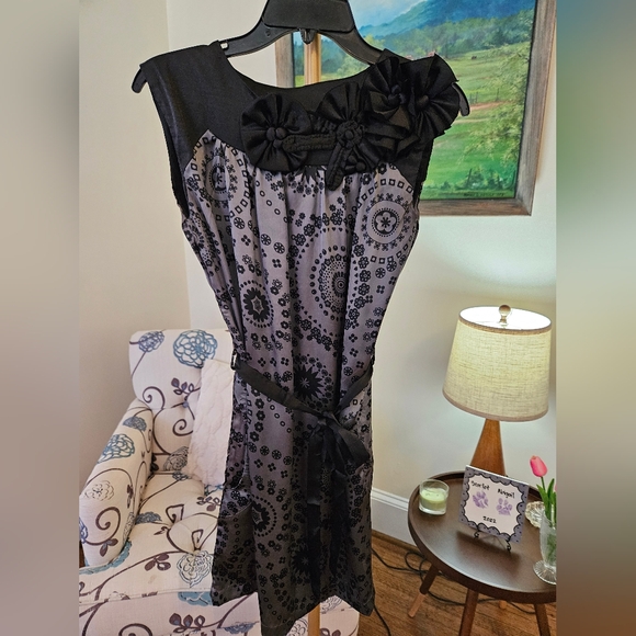 Dept Elegant Black and Gray Patterned Dress Sz XS - Picture 2 of 4